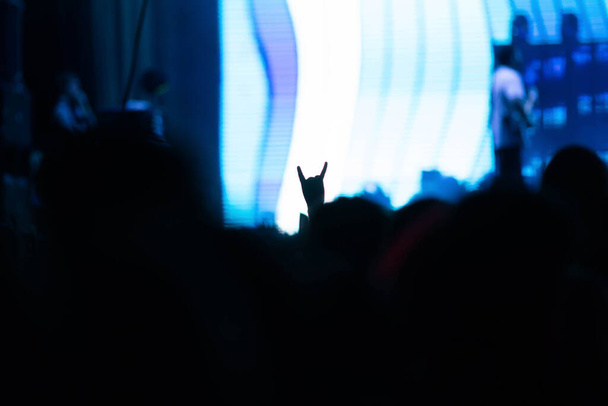  crowd partying stage lights live concert summer music festival - Foto, Imagem