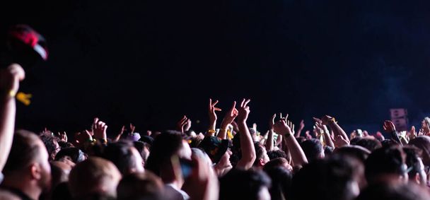  crowd partying stage lights live concert summer music festival - Foto, Bild