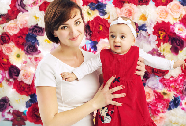 Pretty mom with cute child - Valokuva, kuva