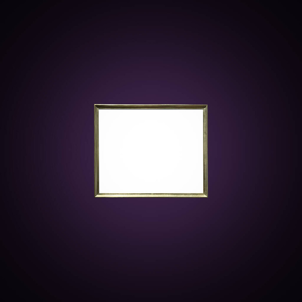 Каркас галереи антиквариата на королевской фиолетовой стене в аукционном доме или музейной выставке, пустой шаблон с пустым белым копирайтом для макета дизайна, концепция художественных работ - Фото, изображение
