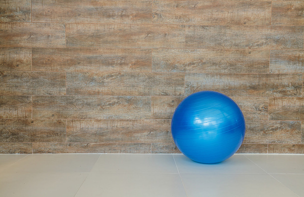 Wall and Rubber ball - Фото, изображение