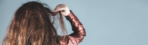  woman brown long hair on the gray wall background - Foto, immagini