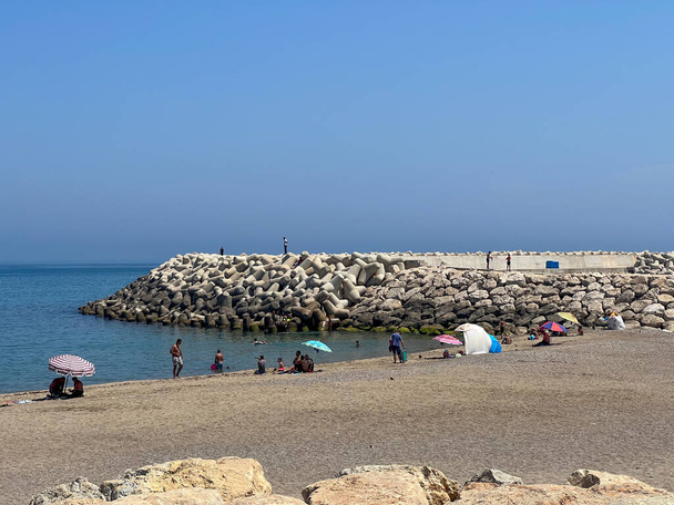 People enjoying their summer holiday on the beach - Fotografie, Obrázek