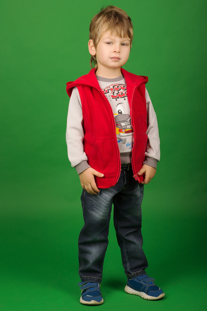 küçük çocuk kot pantolon ve bir hoodie  - Fotoğraf, Görsel