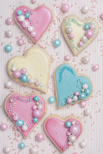 Pastel colored heart shaped cookies - Fotoğraf, Görsel