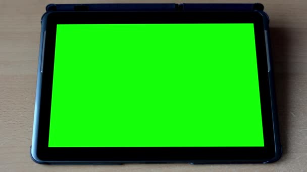 Tableta - pantalla verde sobre la mesa
 - Imágenes, Vídeo