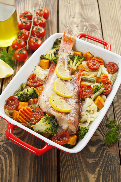 Roasted fish with vegetables - Photo, Image