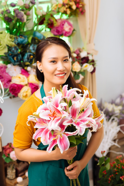 Vendedor con flores
 - Foto, imagen
