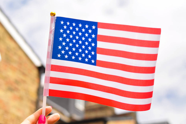 Ulusal Amerikan bayrağını kapatın ve yıldızların kırmızı ve mavi renklerini. - Fotoğraf, Görsel