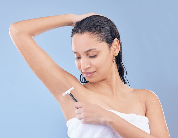 Did you know that shaving your armpits results in less sweating. a young woman using a disposable razor to shave her underarms - Photo, Image