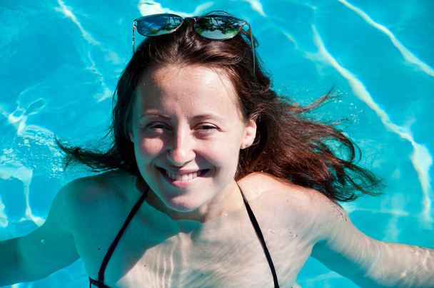 happy young woman swim in swimming pool. swimmer girl in swimming pool. summer vacation swimming pool. - Fotoğraf, Görsel