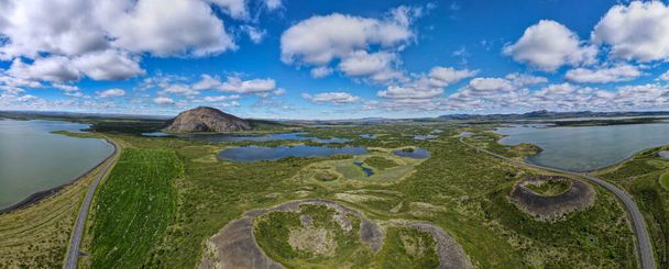 Pohled na kráter u jezera Myvatn na Islandu - Fotografie, Obrázek