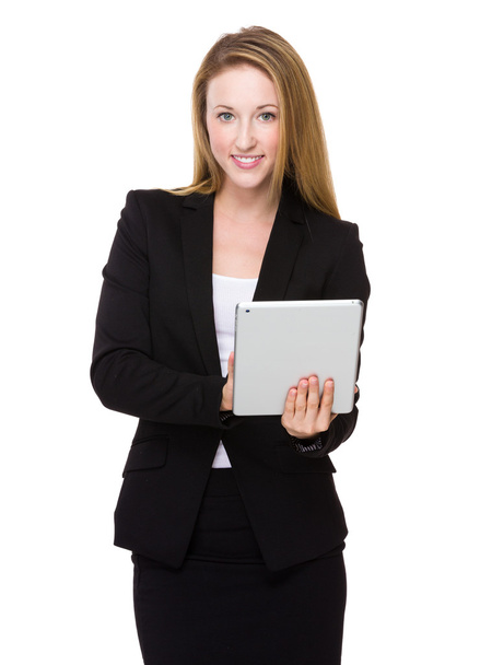 Mulher de negócios usando tablet digital - Foto, Imagem
