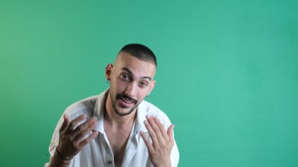 Gestures of come with me, male model image from invitation with hands, body language expression of come with me, mimics of the model in front of the green screen - Filmagem, Vídeo