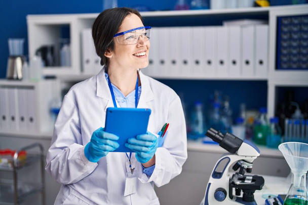 Young woman scientist using touchpad at laboratory - Zdjęcie, obraz