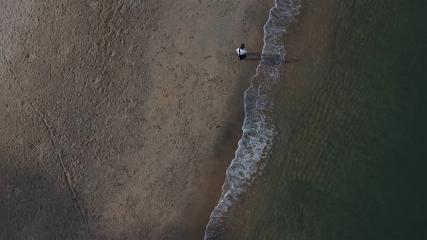 aerial view looking down on the shoreline. - Zdjęcie, obraz