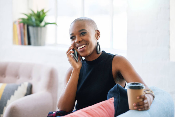 Beautiful african american woman using smartphone having phone call smiling enjoying conversation. - Foto, afbeelding