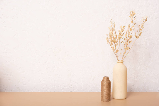 Empty table and vases of dried grass and palm leaves on white background, interior, home design. Blank table for your designs - Foto, Bild