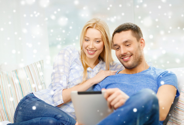 smiling happy couple with tablet pc at home - Zdjęcie, obraz
