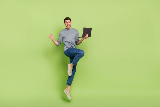 Full size photo of cheerful overjoyed attractive businessman successfully signed new contract isolated on green color background. - Fotoğraf, Görsel