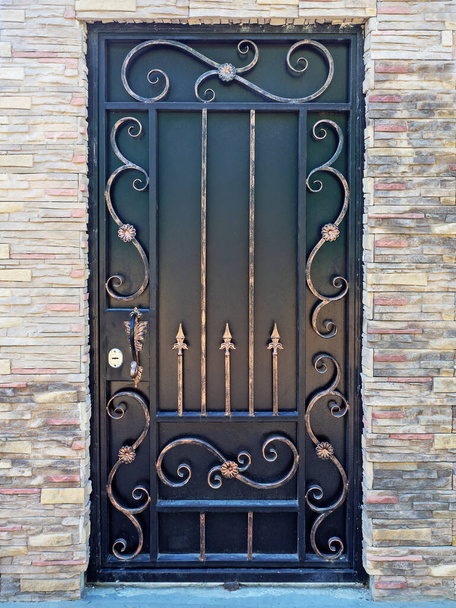 Sahte desenli kara kapı - Fotoğraf, Görsel
