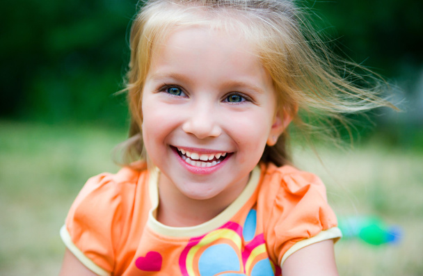 Cute little girl on the meadow - Foto, imagen