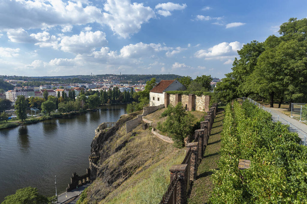 Beautiful city view from the Vysehrad castle in Prague. - Foto, Imagen
