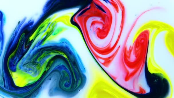 Primer plano de pintura de fluidos coloridos abstractos que fluyen textura de fondo. - Metraje, vídeo