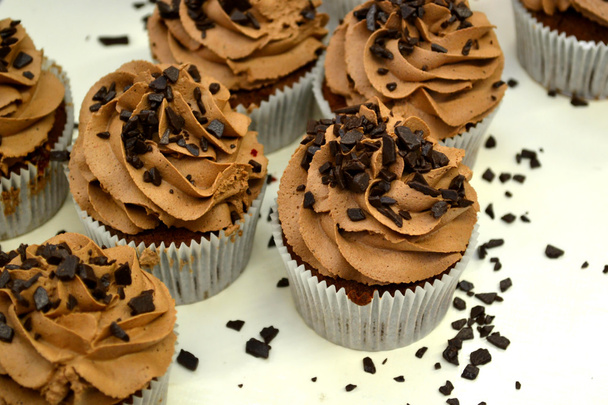 Шоколадні кекси з коричневим кремом
 - Фото, зображення