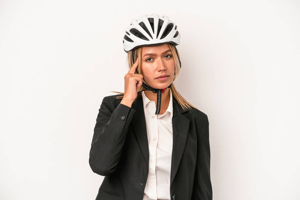 Young caucasian business woman wearing a bike helmet isolated on white background pointing temple with finger, thinking, focused on a task. - Fotografie, Obrázek