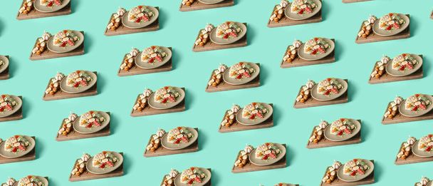 Many plates of Caesar salad on turquoise background. Pattern for design - 写真・画像