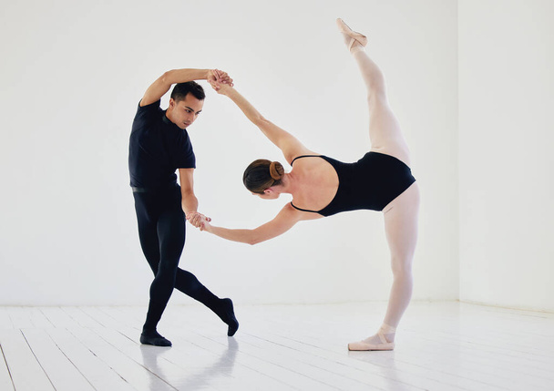 Steady hand to hold a perfect pose. Studio shot of a young couple rehearsing their routine - Foto, Bild