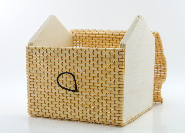 Boîte ouverte en bois isolée sur fond blanc
 - Photo, image