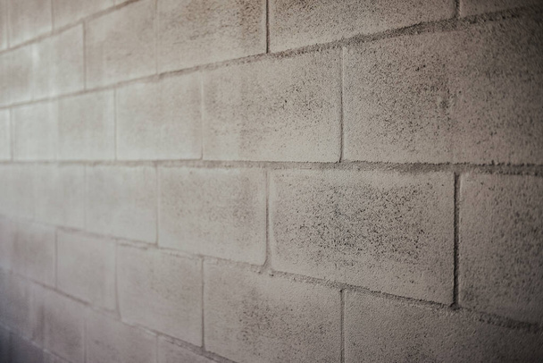 A closeup shot of a gray brick wall surface - Foto, Bild