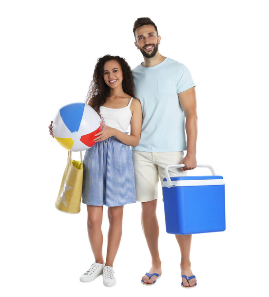 Happy couple with cool box and beach ball on white background - Foto, Bild