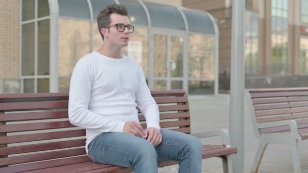 Casual Man having Back Pain while Sitting on Bench Outdoor - Filmagem, Vídeo
