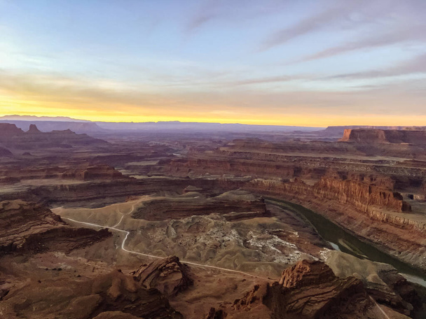 A scenic view of a magical sunrise over the Dead Horse Point State Park in Utah, USA - Foto, imagen