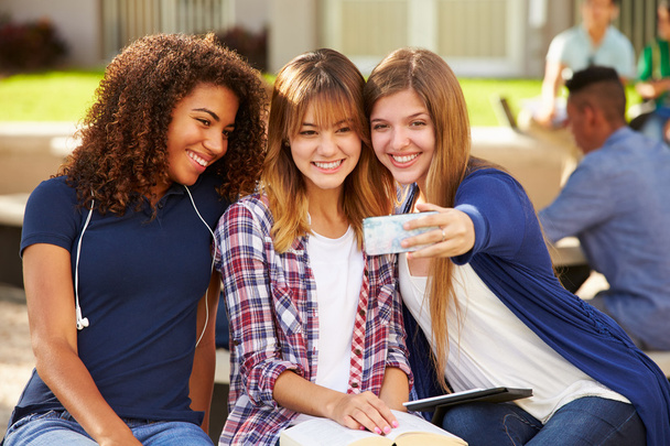 Female Students Taking Selfie On Campus - Foto, Imagem