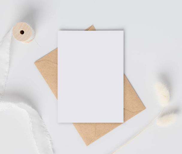 Blank greeting card with envelopes for greeting, wedding cards, birthday card, Mockup for design - Foto, imagen