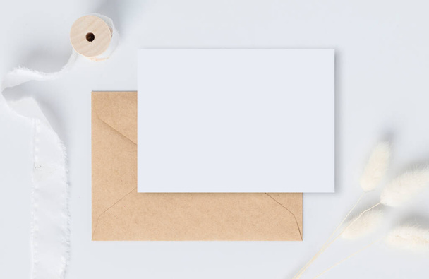 Blank greeting card with envelopes for greeting, wedding cards, birthday card, Mockup for design - Foto, Imagen