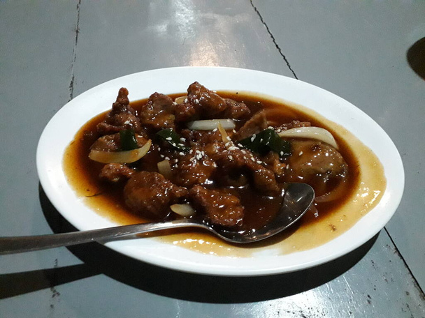 japanese food spicy teriyaki beef steak dish, beef in spicy sauce with mushrooms, close up view - Foto, immagini