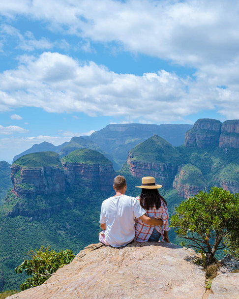 Panorama Route South Africa, Blyde river canyon with the three rondavels, view of three rondavels and the Blyde river canyon in South Africa. Asian women and Caucasian men on vacation in South Africa - Foto, imagen