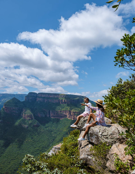 Panorama Route South Africa, Blyde river canyon with the three rondavels, view of three rondavels and the Blyde river canyon in South Africa. Asian women and Caucasian men on vacation in South Africa - Foto, Imagen