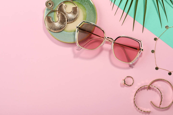 Stylish sunglasses and jewelry on color background, flat lay. Space for text - Fotoğraf, Görsel