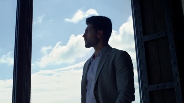 Ceo man director thinking panorama window closeup. Serious businessman planning at official journey. Focused independent rich owner enjoying calm day at rich hotel. Luxury business work concept - Video, Çekim