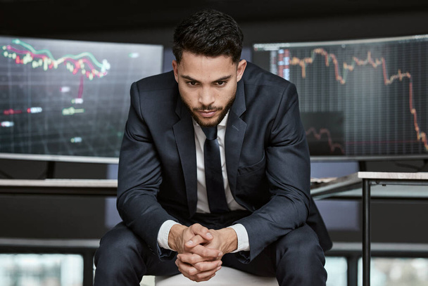 Businessman with depression on the stock market, trading during a financial crisis. Stressed trader in a bear market, looking at stocks crashing. Market crash, stock default and economy failure. - Foto, afbeelding