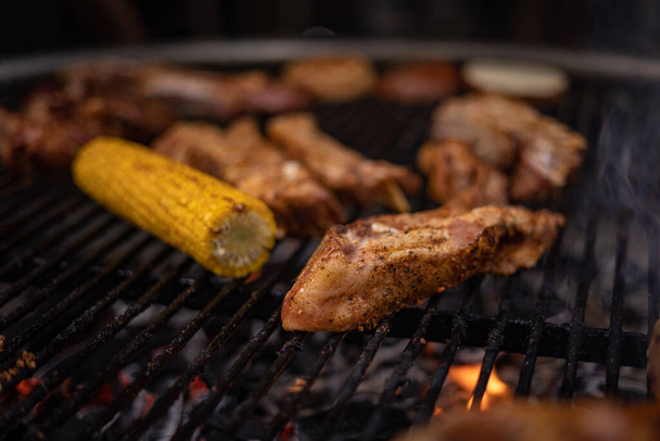 barbecue grill with meat and vegetables - Foto, Imagem