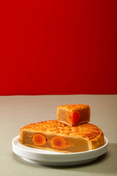 Cantonese-style traditional egg yolk lotus paste mooncake for Chinese Mid-Autumn Festival, translation: egg yolk lotus paste. - Foto, Bild