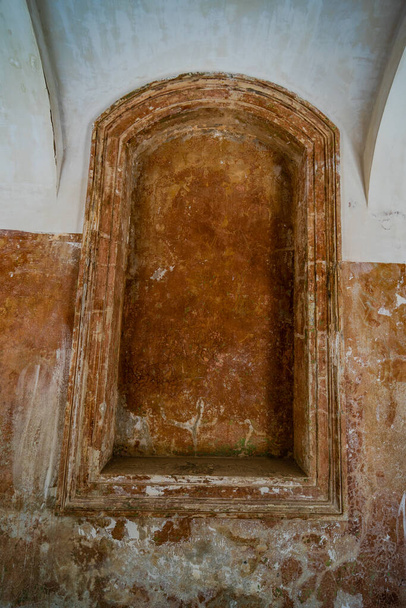 Tiflis 'in başkenti Gürcistan' daki eski saraydaki kemerler restore edildi - Fotoğraf, Görsel