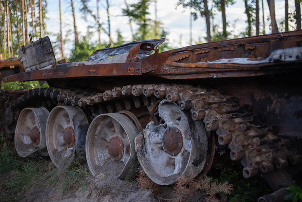 The destroyed and burned modern tank of the russian army in Ukraine in the war in 2022 - 写真・画像